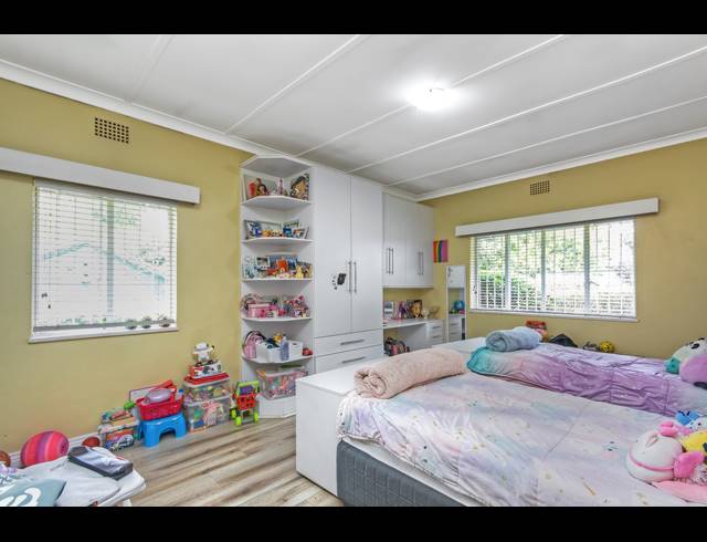 4 BEDROOM FREEHOLD FOR SALE IN BRAMLEY
